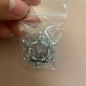 Snowflake locket
